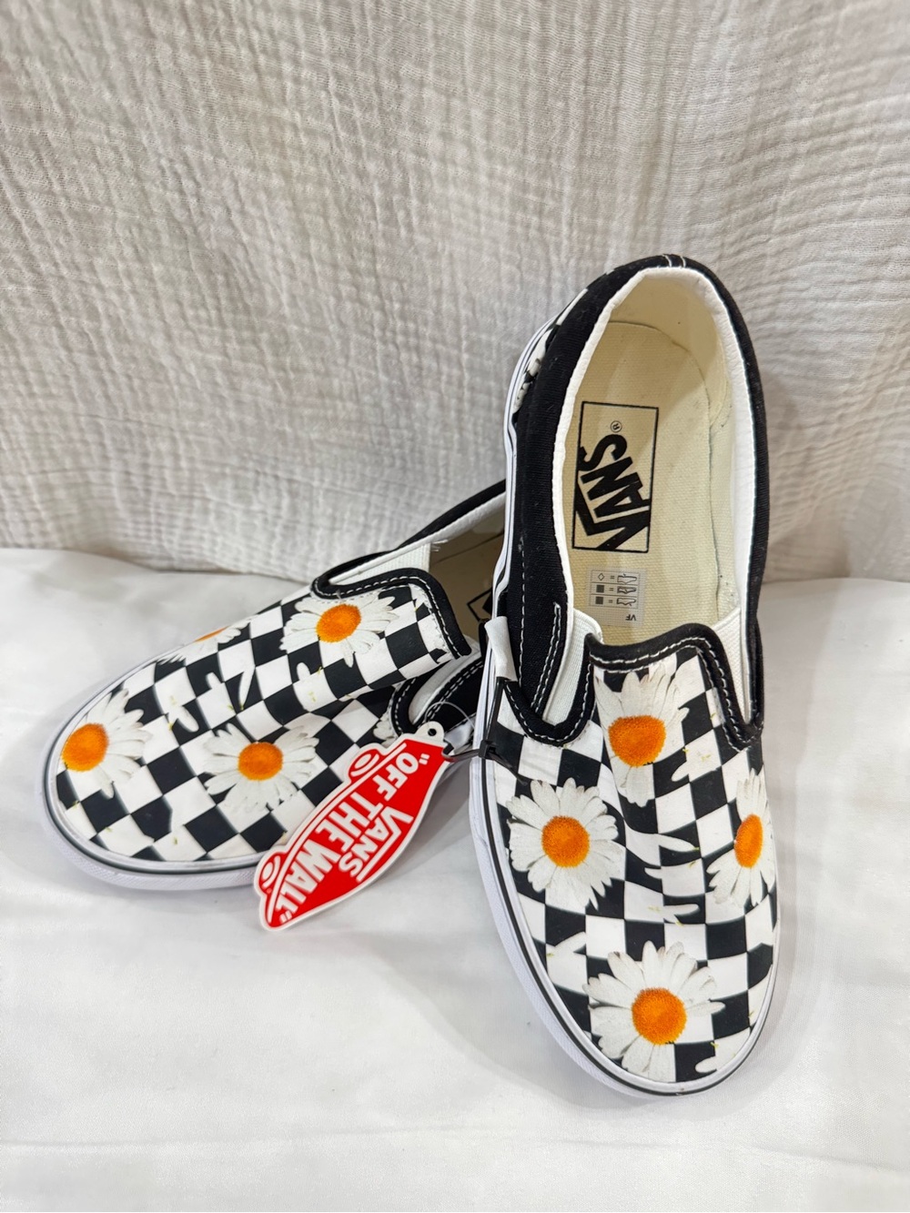 Vans Kids Slip-On Sneakers Black/White Daisy with Orange Centers